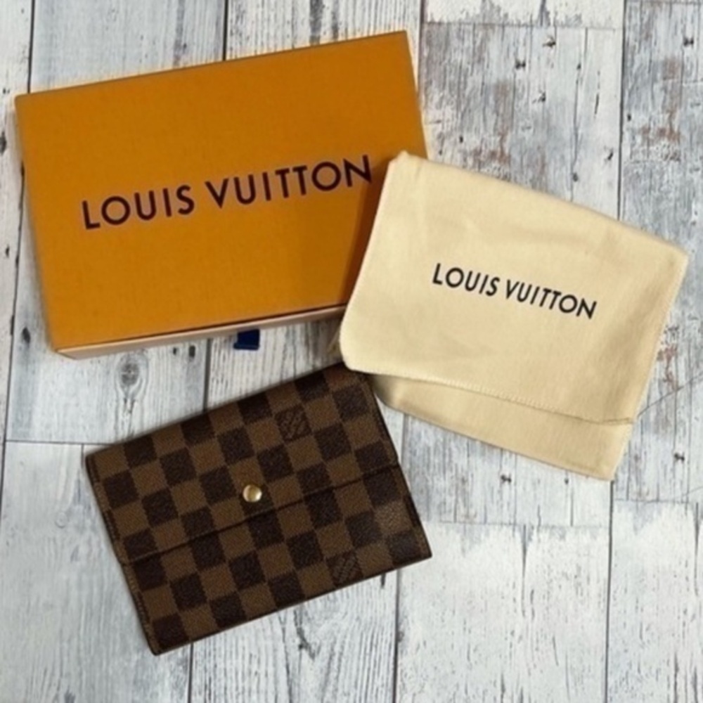 LOUIS VUITTON DAMIER PORTE-TRESOR
PAPIER WALLET